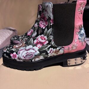 Alexander McQueen
Leather Floral Print Chelsea Boots